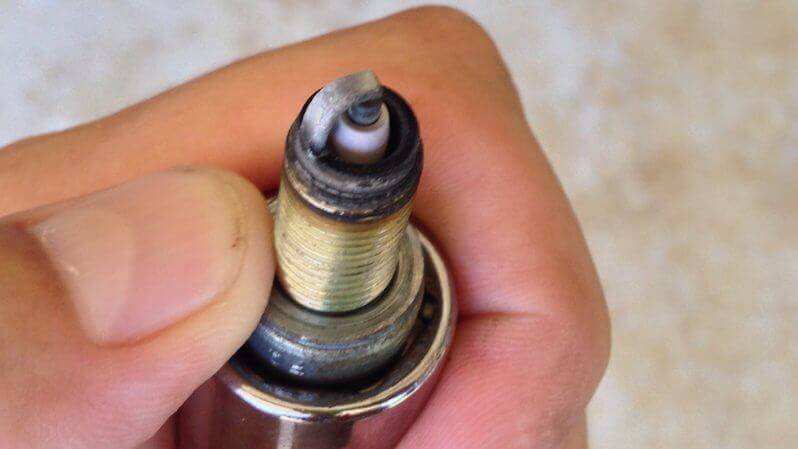 inspect lawnmower spark plug - best home gear