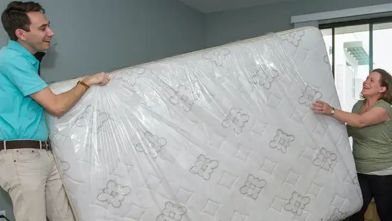 Using Mattress Bag for Moving - Best Home Gear
