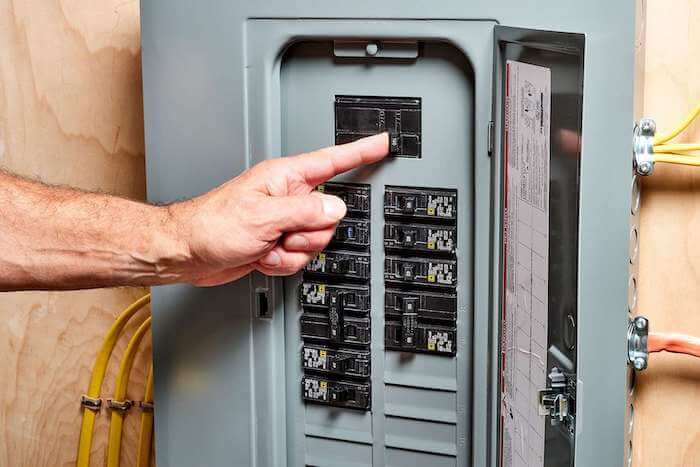 disconnect breaker before removing light fixture