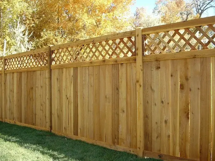 Lattice Top Privacy Fence photo - Besthomegear.com